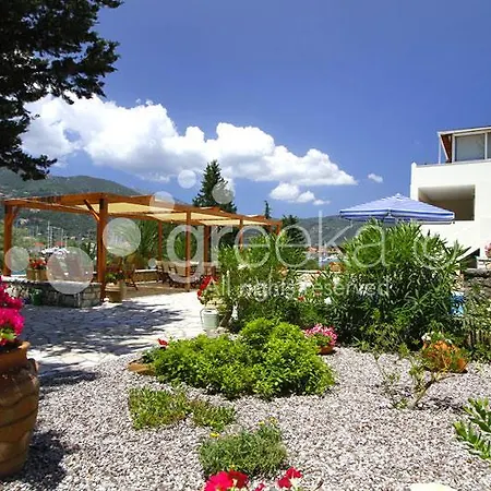Hotel Geni Garden Yénion